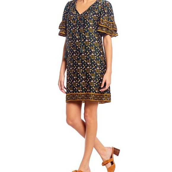 Chelsea & Violet Dresses & Skirts - Chelsea & Violet Fall Floral Flutter Sleeve Dress